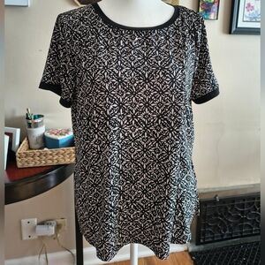 Anne Klein Black and White Geometric Short Sleeve Top